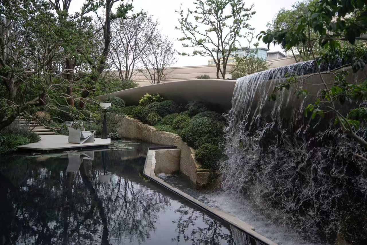 图13 跌水瀑布庭院